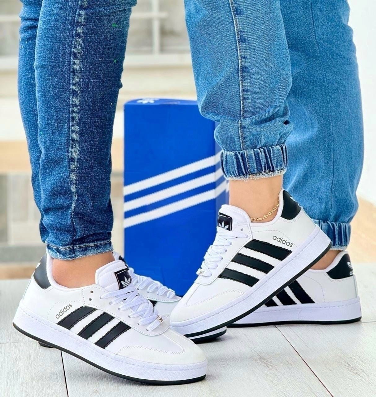 ADIDAS  UNISEX